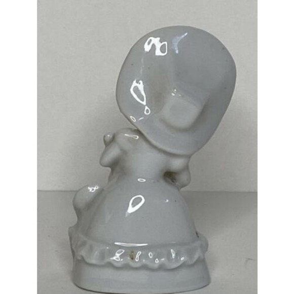 Vintage Porcelain Ceramic Doll Girl watering Flowers Figurine Japan 3.25" tall - Picture 4 of 5